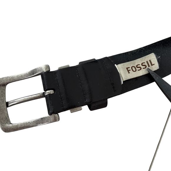 Fossil Men’s Black Genuine Leather Belt Sz 40 Classic Silver Tone Buckle - Picture 3 of 7